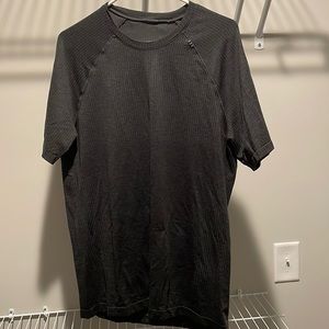 Lululemon Metal Vent Tech Short Sleeve Short